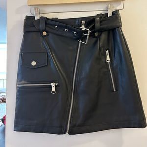 Selling a faux leather skirt from 7 for All Mankind - size Small